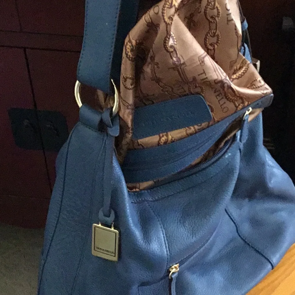 Tignanello in Auzer Blue,in E U C